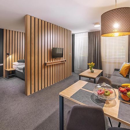Timeout City Hotel Liptovský Mikuláš エクステリア 写真