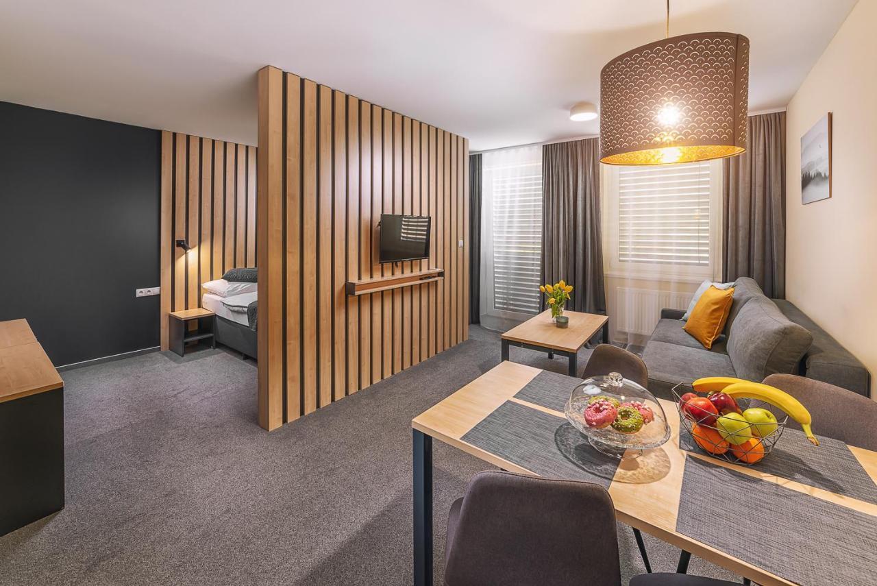 Timeout City Hotel Liptovský Mikuláš エクステリア 写真